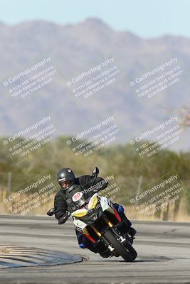 media/Dec-01-2025-Moto Forza (Mon) [[2daa91e15f]]/2-Intermediate Group/Session 3 (Turn 3)/